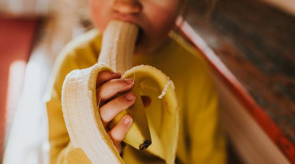 Riscul ascuns din bananele care vin din Brazilia. Copiii sunt cei mai expuși