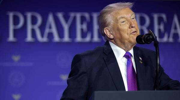 trump forteaza constructia celui mai mare arc de triumf din lume ar urma sa aiba si o statuie gigantica aurita