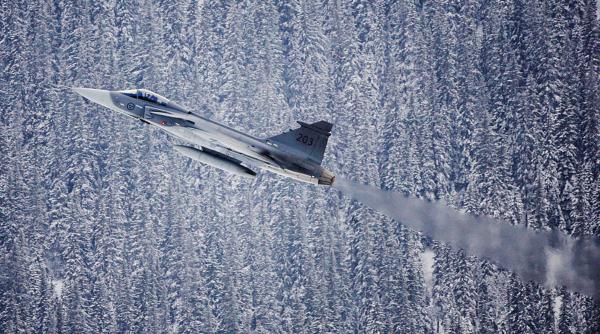 incepe misiunea santinela arctica a nato suedia trimite avioane de lupta in patrulare in jurul groenlandei si islandei