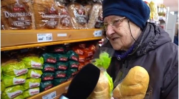 o batrana a stat minute in sir in fata unui raft intr un magazin din bucuresti cauta cea mai ieftina paine