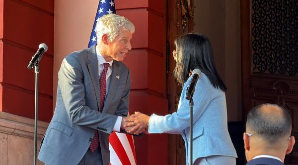 vizita istorica la caracas americanii au mers pentru prima data oficial in venezuela dupa rapirea lui nicolas maduro