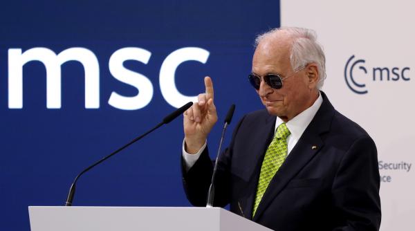 „Ce se întâmplă la Davos, nu rămâne în Davos”. „Ochelarii lui Macron” și-au făcut apariția și la Munchen