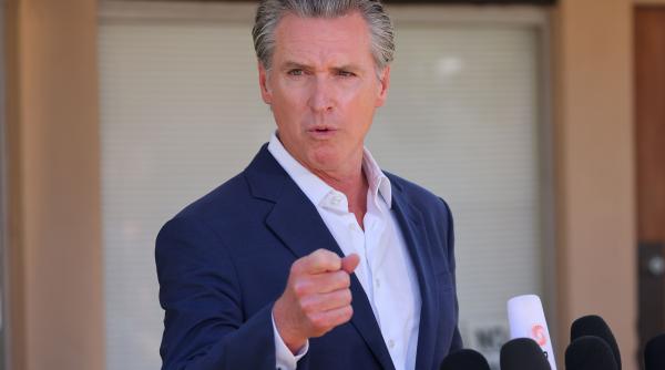 guvernatorul democrat al californiei gavin newsom mesaj catre liderii occidentali donald trump e vremelnic