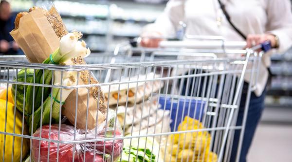 Primul supermarket gratuit de unde clienții pot pleca cu coșurile pline fără să plătească nimic