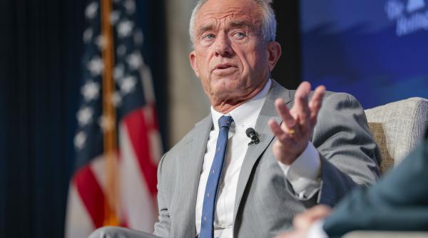 Robert Kennedy Jr. spune că obișnuia să consume cocaină de pe capacul de toaletă: „Nu mi-e frică de germeni”