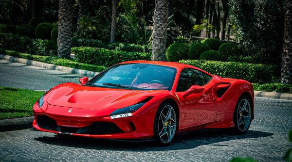 un om al strazii a fost surprins la volanul unui ferrari circuland cu 247 km h ce au descoperit politistii cand l au oprit