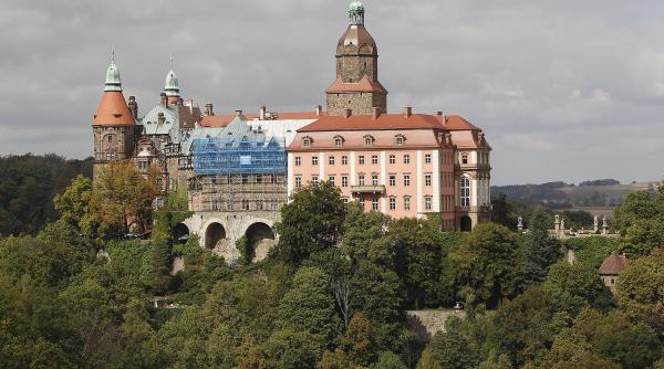 Acest castel din Polonia ascunde unul dintre cele mai mari și întunecate mistere ale naziștilor. Hitler ar fi vrut să se mute aici