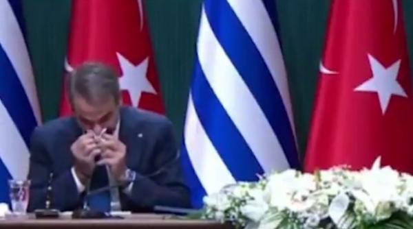 moment ca din filmele de comedie cu premierul greciei ce a facut cu batista dupa ce si a sters nasul