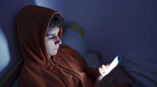 Ar trebui interzis accesul copiilor la rețelele sociale? Criminolog: „Riscăm să ne transformăm copiii într-un experiment global”