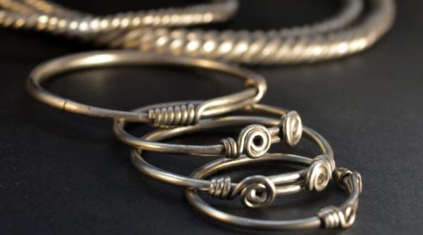 comori descoperite in romania cu detectorul de metale 18 artefacte de mare valoare sunt expuse la mures