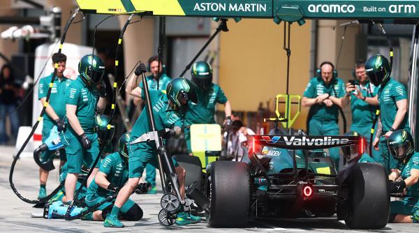 formula 1 cinci intrebari cheie dupa primele teste la bahrain cine sunt favoritii motorul red bull ford si situatia aston martin