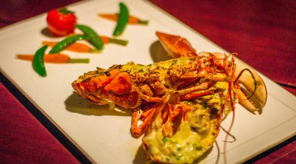 nereguli grave au fost descoperite la un restaurant cu doua stele michelin muste moarte si un cutit murdar