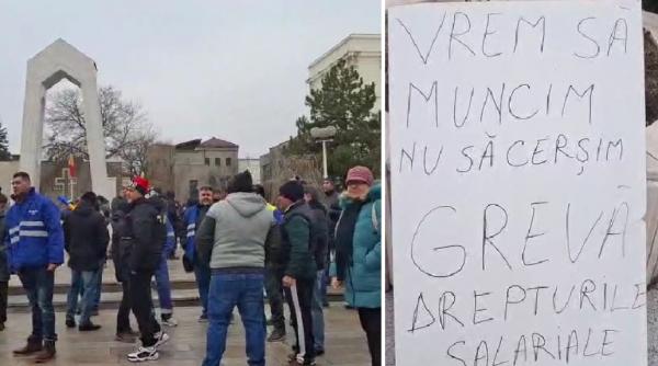 Angajaţii de la Liberty Galați protestează în fața Prefecturii: "Vrem să muncim, nu să cerşim". Nu şi-au luat salariile din octombrie