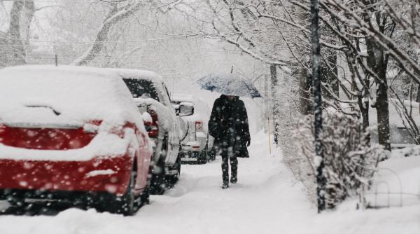 Iarna se întoarce peste România. Cod galben de ninsori și ger în jumătate din țară. Șefa ANM: Stratul de zăpadă va fi între 10 și 30 cm