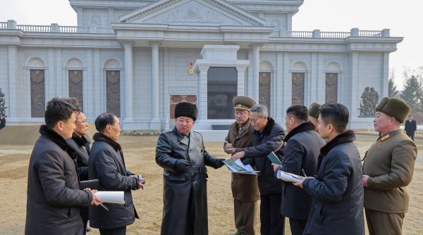 moscova si ar fi impartasit tehnologia militara cu phenianul inclusiv un submarin nuclear avertizeaza expertii