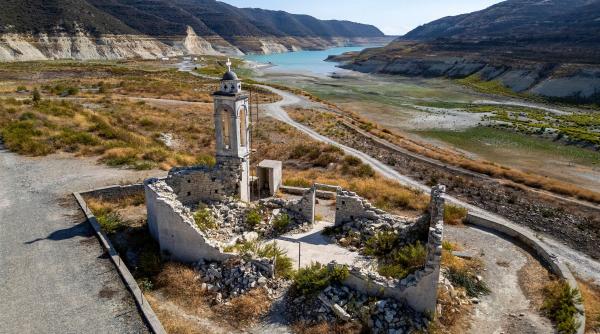 cipru le cere locuitorilor sa reduca zilnic consumul de apa cu doua minute