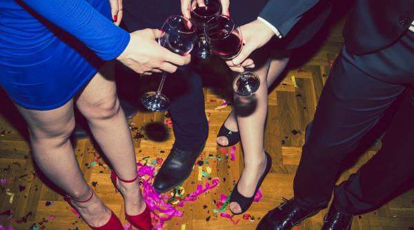 de ce tot mai multi turisti aleg petreceri organizate si nu improvizatii