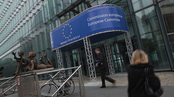 Examenul ca să intri în ”Bula de la Bruxelles”. Anul acesta sunt 60.000 de candidați pe 1.500 de locuri. Salariul minim e 6.000 de euro