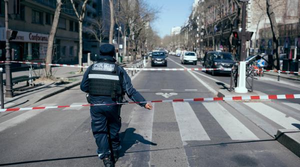 Alertă cu bombă în centrul Parisului. A fost evacuat sediul partidului de extremă stânga, aflat la guvernare