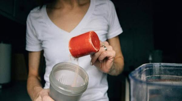 Ce să alegi între proteine vegetale vs. proteine animale în 2026 - TOP 7 recomandări pentru sportivi