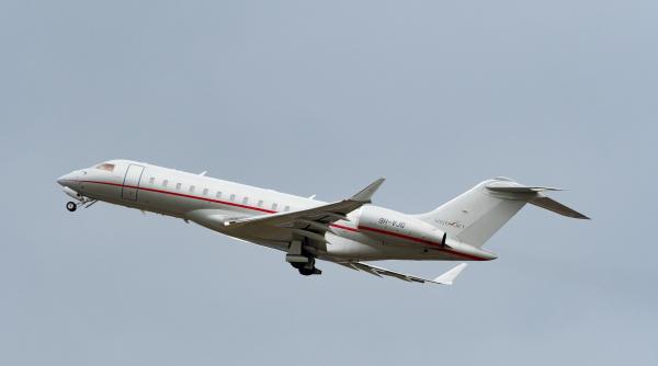 Avionul cu care a plecat Nicușor Dan în Statele Unite, la Consiliul Păcii. Președintele a schimbat Spartanul cu un Bombardier