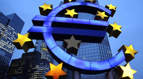 România ar putea începe "probabil în 5 ani" o discuție serioasă despre intrarea în zona euro, spune Isărescu