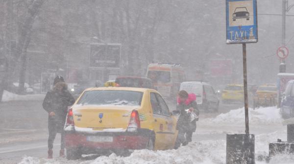 Un taximetrist a fost găsit mort în maşină, pe o stradă din București