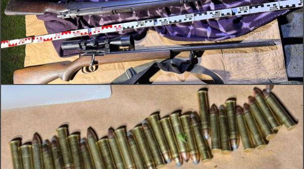 arme cu glont gasite intr o masina parcata in caras severin la aparitia mascatilor soferul a dat cu spatele in autospeciala politiei