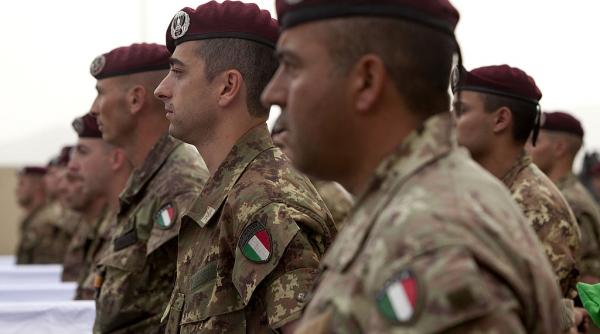 Italia vrea să-şi mărească armata cu 100.000 de oameni