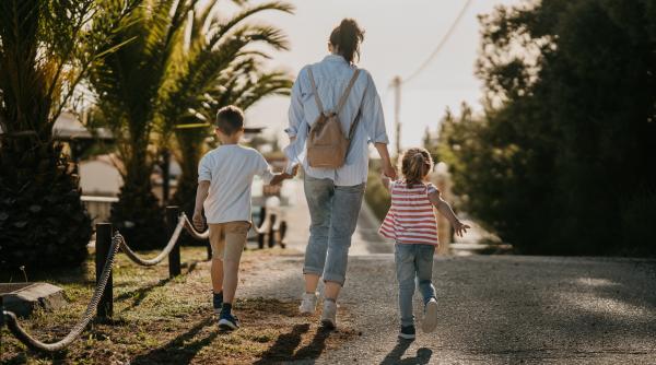 o bona a gresit scoala copiilor de care avea grija si a declansat o adevarata isterie in italia