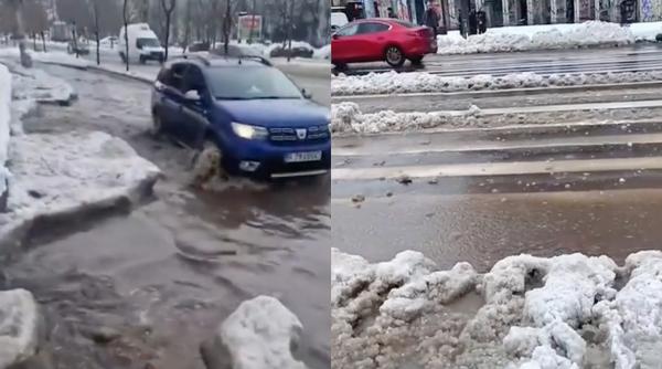 Străzile Capitalei, chiar și artere mari, sunt pline cu bălți și zăpadă topită. Bucureștenii arată „prin ce cascadă trebuie să treacă”