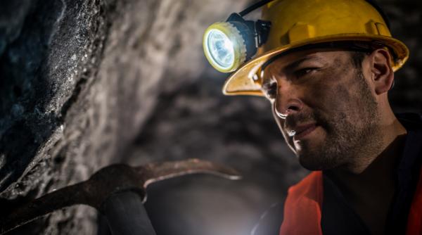 suntem din ce in ce mai putini am ramas si fara acel drept istoric 500 de mineri sunt asteptati la protestul din piata victoriei