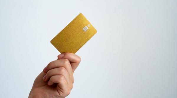 a devenit peste noapte de 100 000 de ori mai bogata decat elon musk problema este ca isi poate cheltui banii intr un singur loc