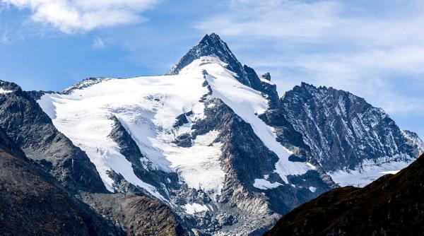 Alpinistului care și-a lăsat iubita să moară de frig pe munte, în Austria, a fost găsit vinovat de omor, dar rămâne liber