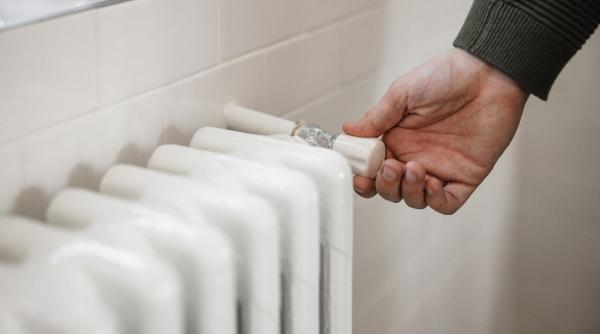 mii de locuitori din ramnicu valcea raman fara apa calda si caldura pana duminica dimineata dupa o avarie la cet govora