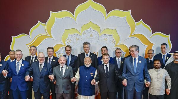 „Și-au tras singuri un glonț în picior”. UE, criticată la summitul de la New Delhi pentru suprareglementarea inteligenței artificiale