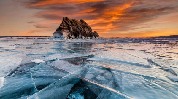 tragedie pe baikal un microbuz cu turisti chinezi s a scufundat sub gheata in timp ce traversa cel mai adanc lac din lume