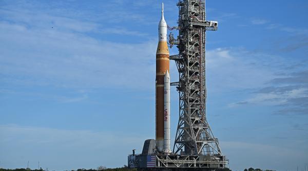 un fost astronaut nasa avertizeaza ca scutul termic din misiunea artemis ii spre luna este periculos jucam ruleta ruseasca