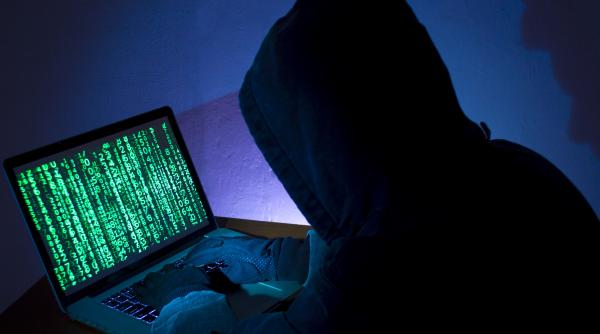 Cum a dus un simplu perete de cărămidă la salvarea unei fetițe de 12 ani, abuzată sexual și postată pe dark web