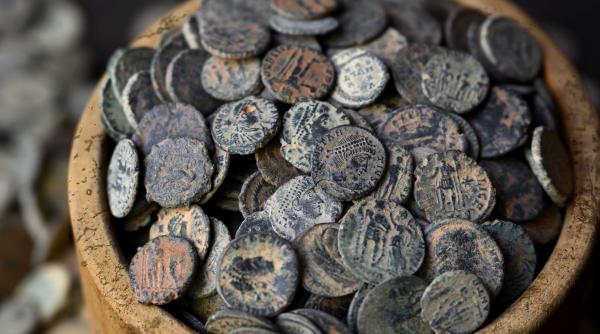 Tezaur roman descoperit în Prahova. Un vas plin cu monede romane, evaluat la aproape 100.000 de euro
