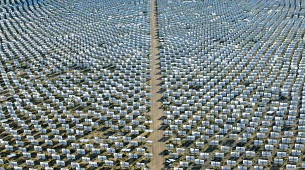 „Își creează propria viață”. Centrală solară din SUA, comportament neașteptat după un record de producție