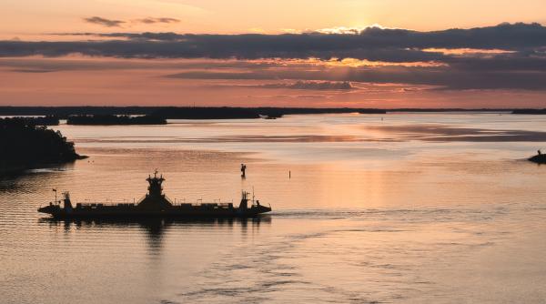 o nava disparuta din secolul al xvii lea reapare dupa secole in urma scaderii nivelului marii baltice