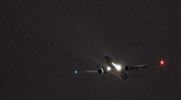 Un avion cu 180 de oameni la bord s-a depresurizat și încearcă aterizarea de urgență pe Otopeni. Celulă de criza, 8 spitale în alertă
