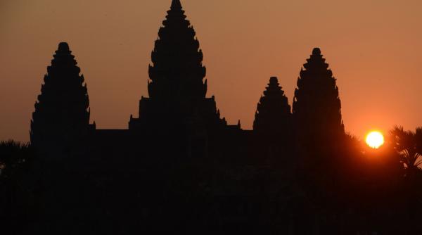 cel mai mare monument sacru din lume este vizitat de milioane de turisti in fiecare an cum arata templul angkor wat din cambodgia
