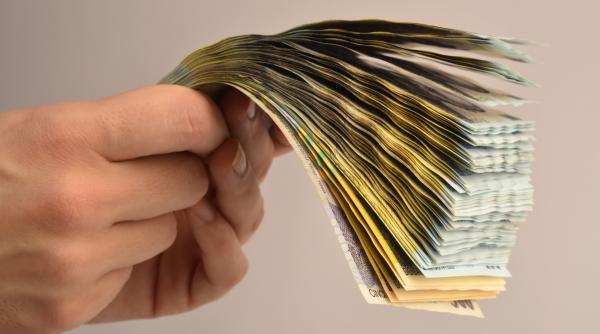  Ministerul Finanţelor a împrumutat luni 863 milioane de lei de la bănci