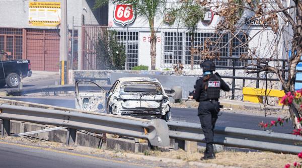 nu iesiti pe strazi represaliile traficantilor zguduie mexicul dupa uciderea lui el mencho seful cartelului jalisco new generation