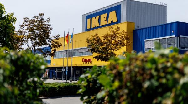O femeie din Germania a primit un bon de 4,34 metri la Ikea: „Nu încape nici în portofel”