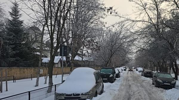 Străzile secundare au termenul depăşit și tot n-au fost deszăpezite, în Sectorul 1 din București. Primăria vrea sesizări la call center
