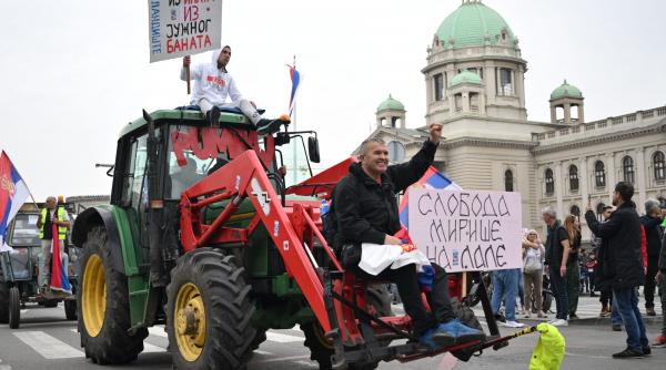 „Acesta este fundul sacului”. Fermierii din Serbia au blocat drumurile pentru a cere majorarea subvenţiilor