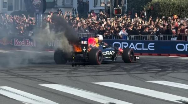 formula 1 momentul in care monopostul lui yuki tsunoda ia foc la o demonstratie speciala red bull in san francisco